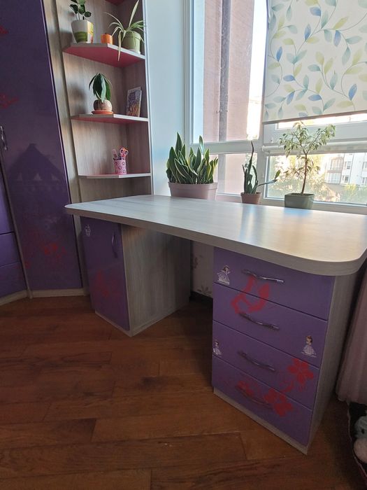 Дитячі меблі для дівчинки