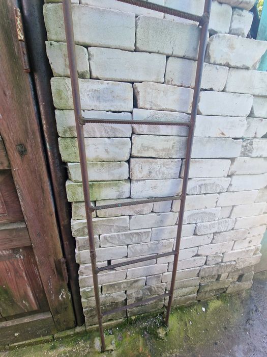 Продам лестницу стальную, рельсу, уголок, трубы и другой металлопрокат