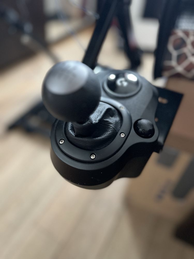 Kierownica do PC i PS4 i PS5 + Stojak - Logitech G29 +skrzynia shifter