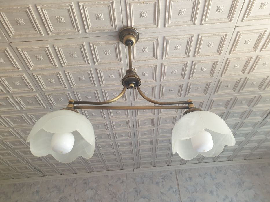 Lampa sufitowa oświetlenie,Żyrandol. Piekny.dwa białe klosze w ksz