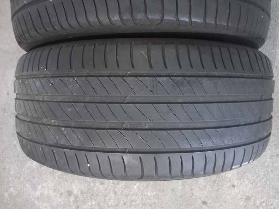 4 pneus 235/45R18 Michelin e Semperit