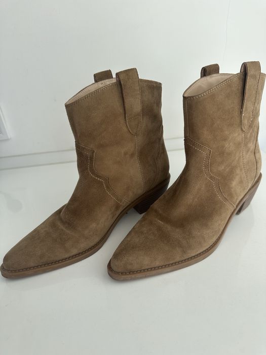 Замшевые ботинки казаки