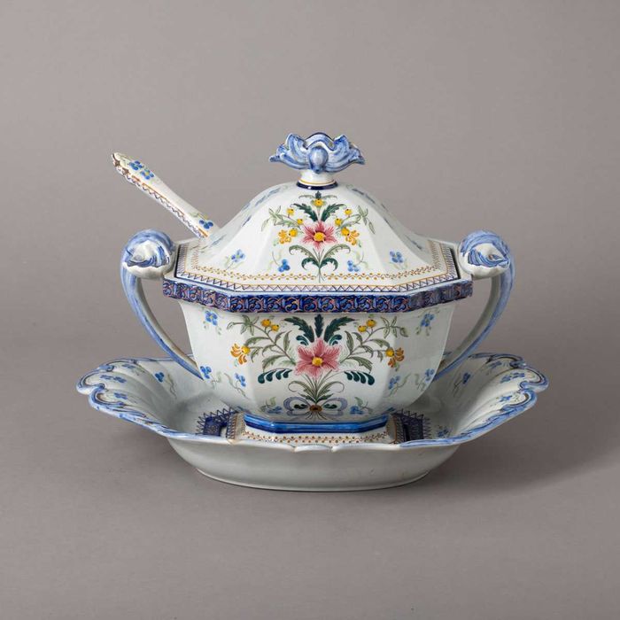 Caixa em cerâmica de Alcobaça