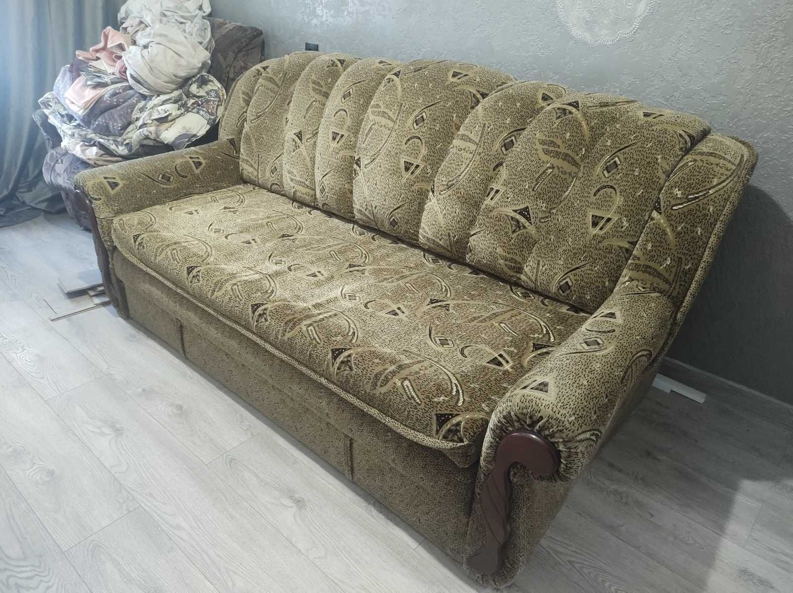 практически Новый диван в идеальном состоянии на ламелях Доставка.