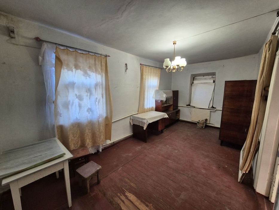 Продам пів Будинку.Школьний 52 кв.м окреме подвірʼя