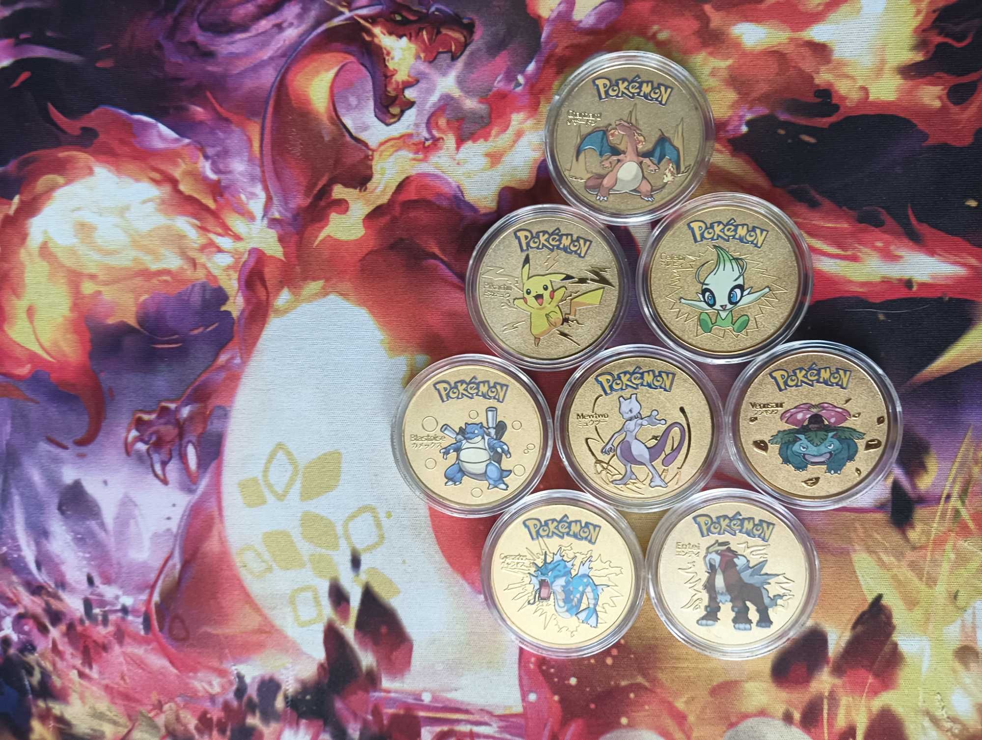 Pokemon zestaw 8 szt Charizard Pikachu monety w kapslach