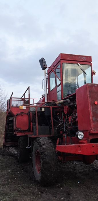 Гарбузовий самоходний комбайн