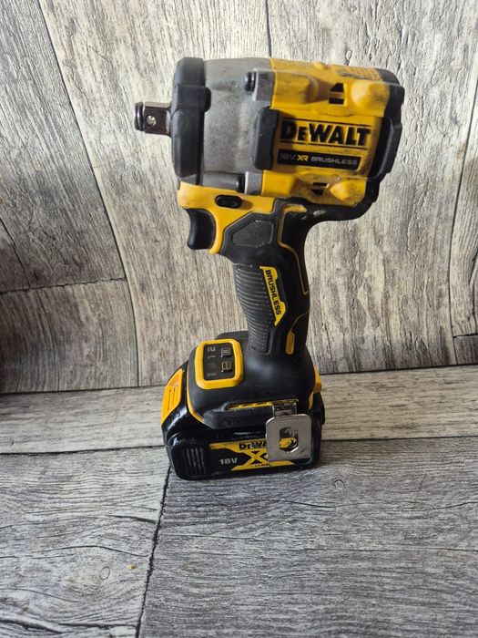 Dewalt DCF921 klucz udarowy z baterią 4ah