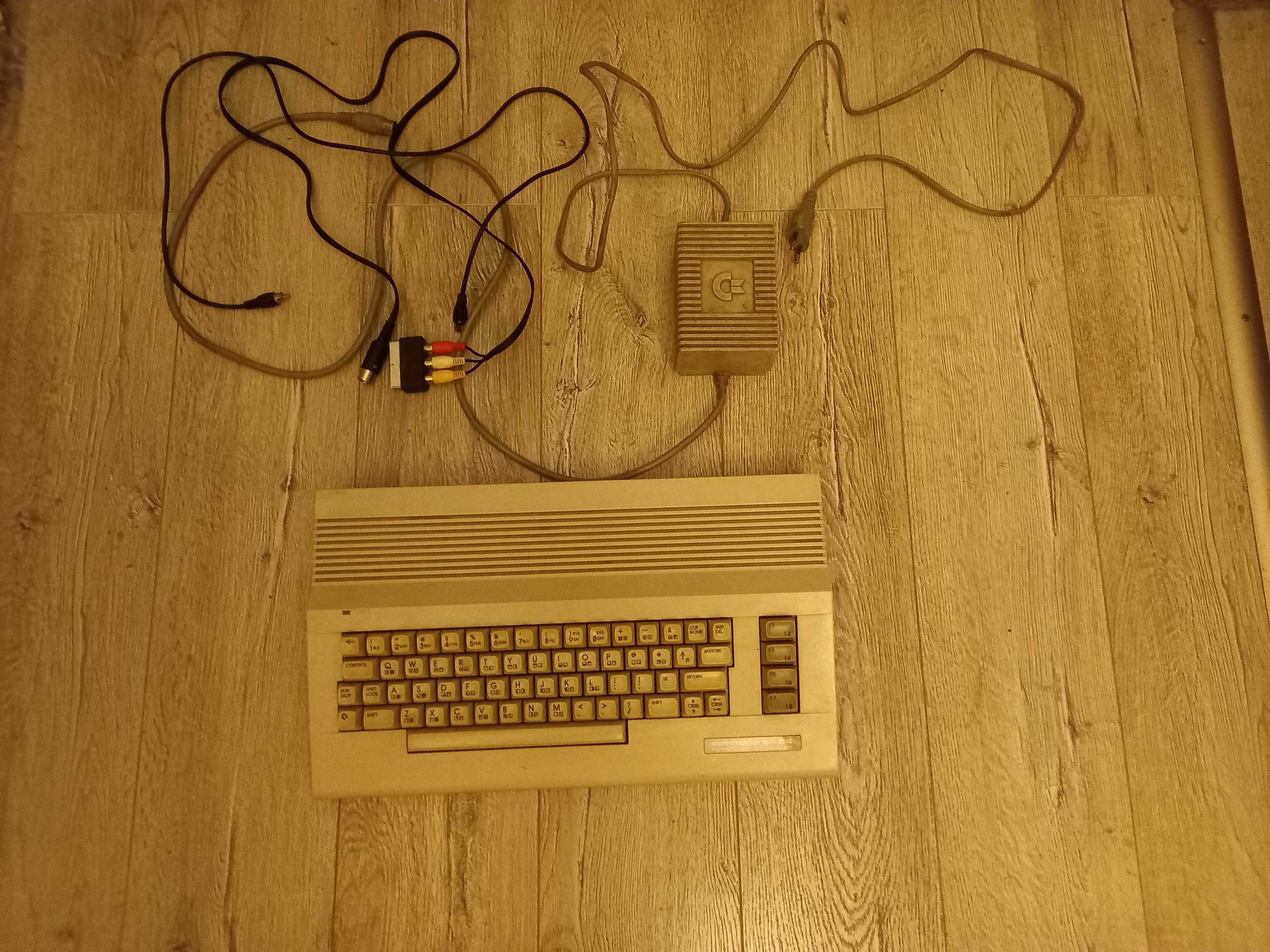 Commodore 64 sprawne.