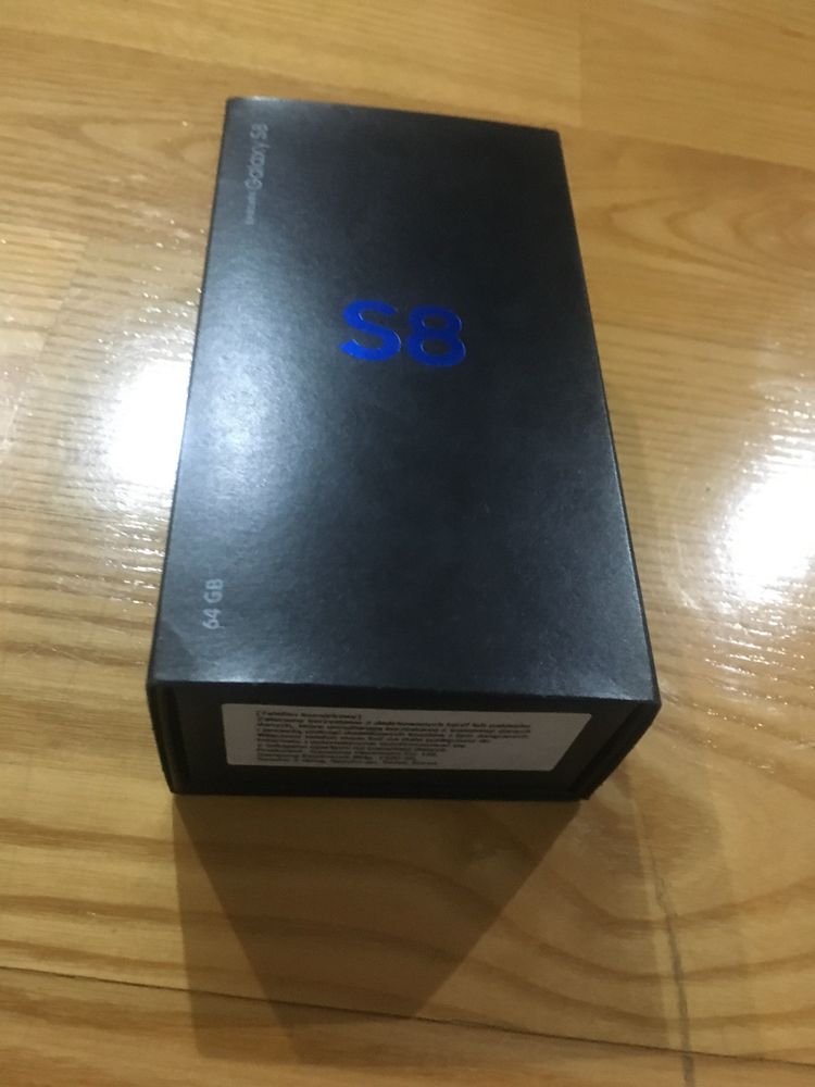 Pudelko samsung s8 z zawartością słuchawki, przejściówki, nowe