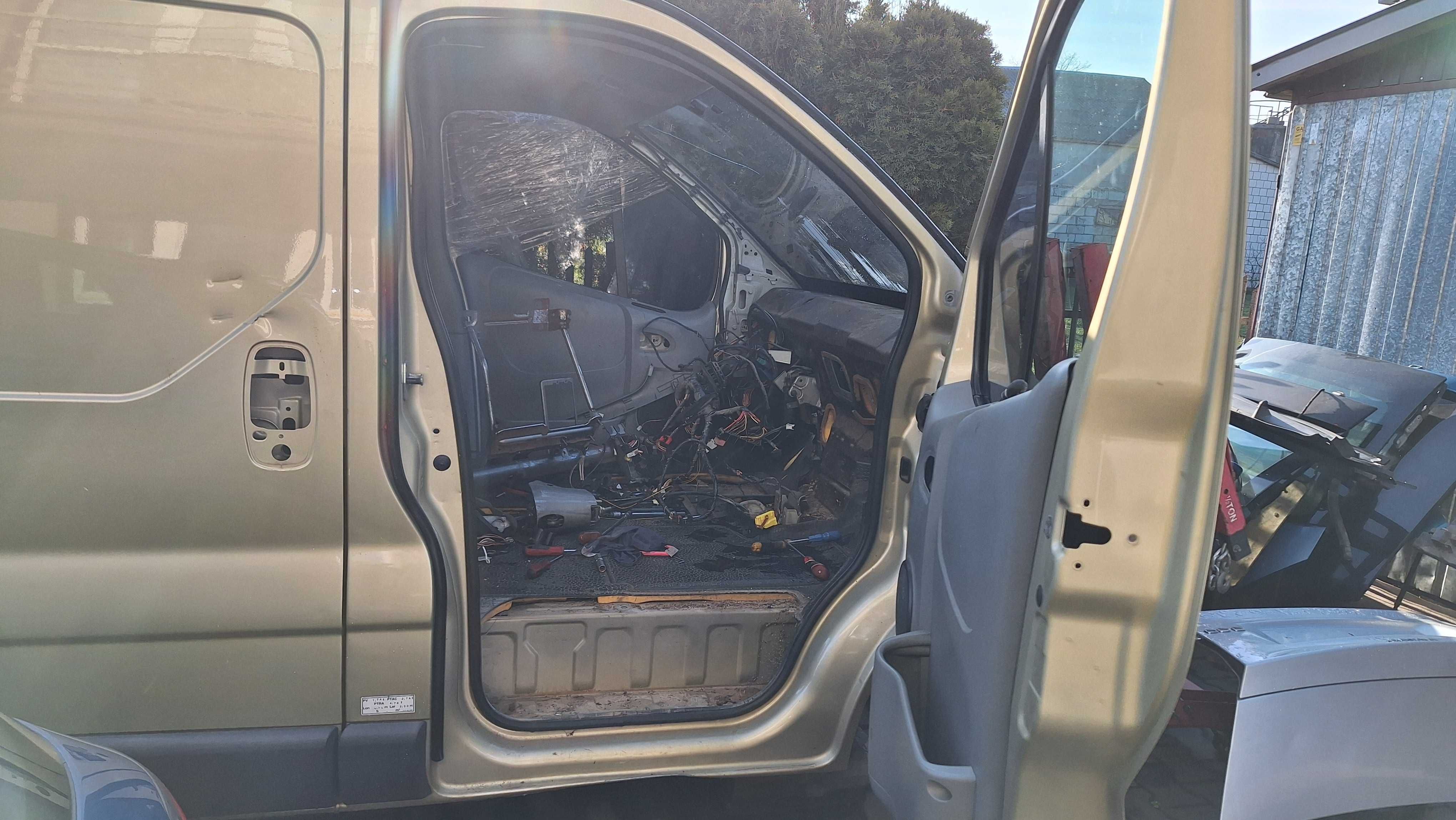 Trafic II, Vivaro uszczelka drzwi przednich L+P strona i przesuwnych