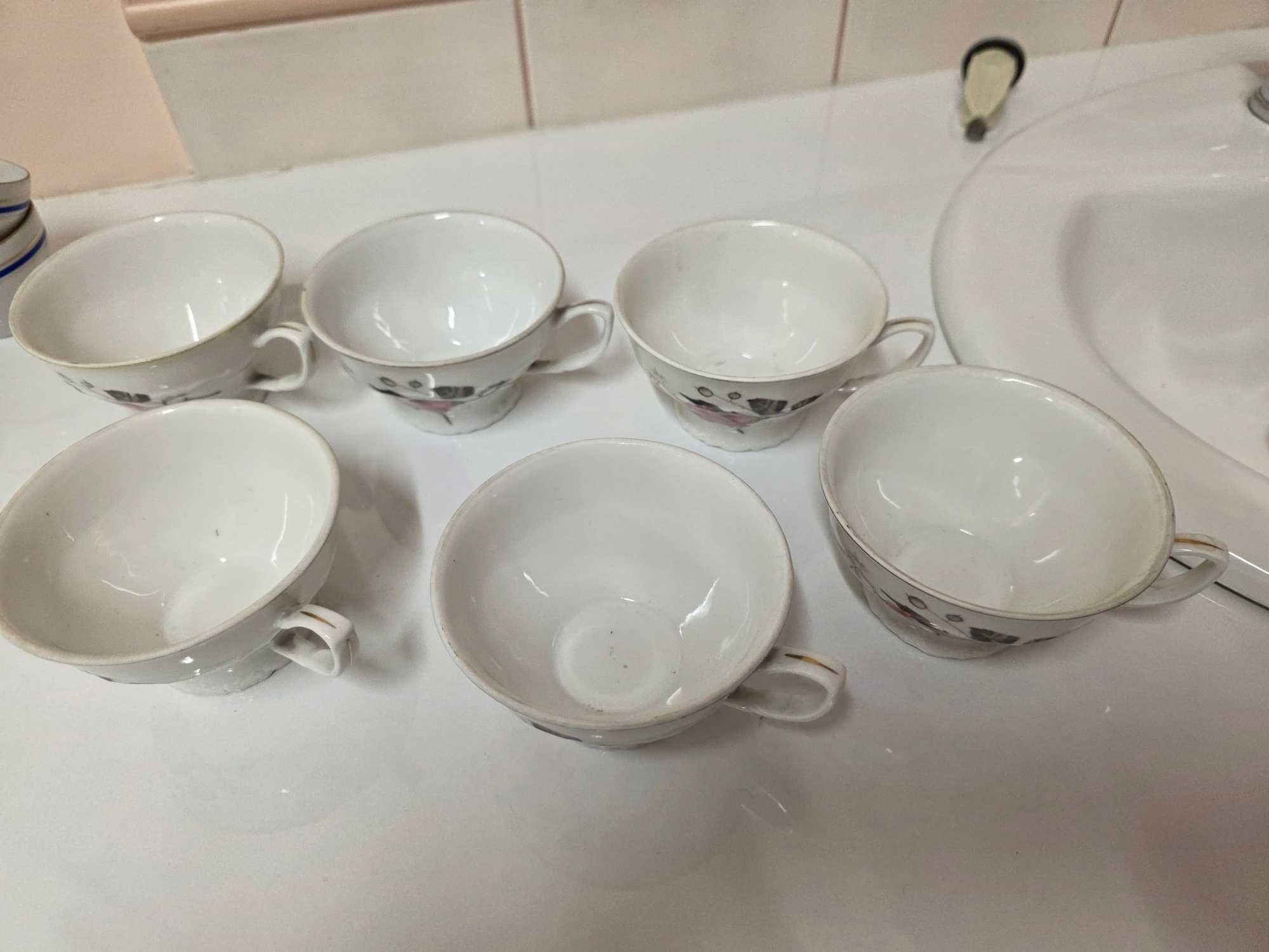 zestaw filiżanek porcelana