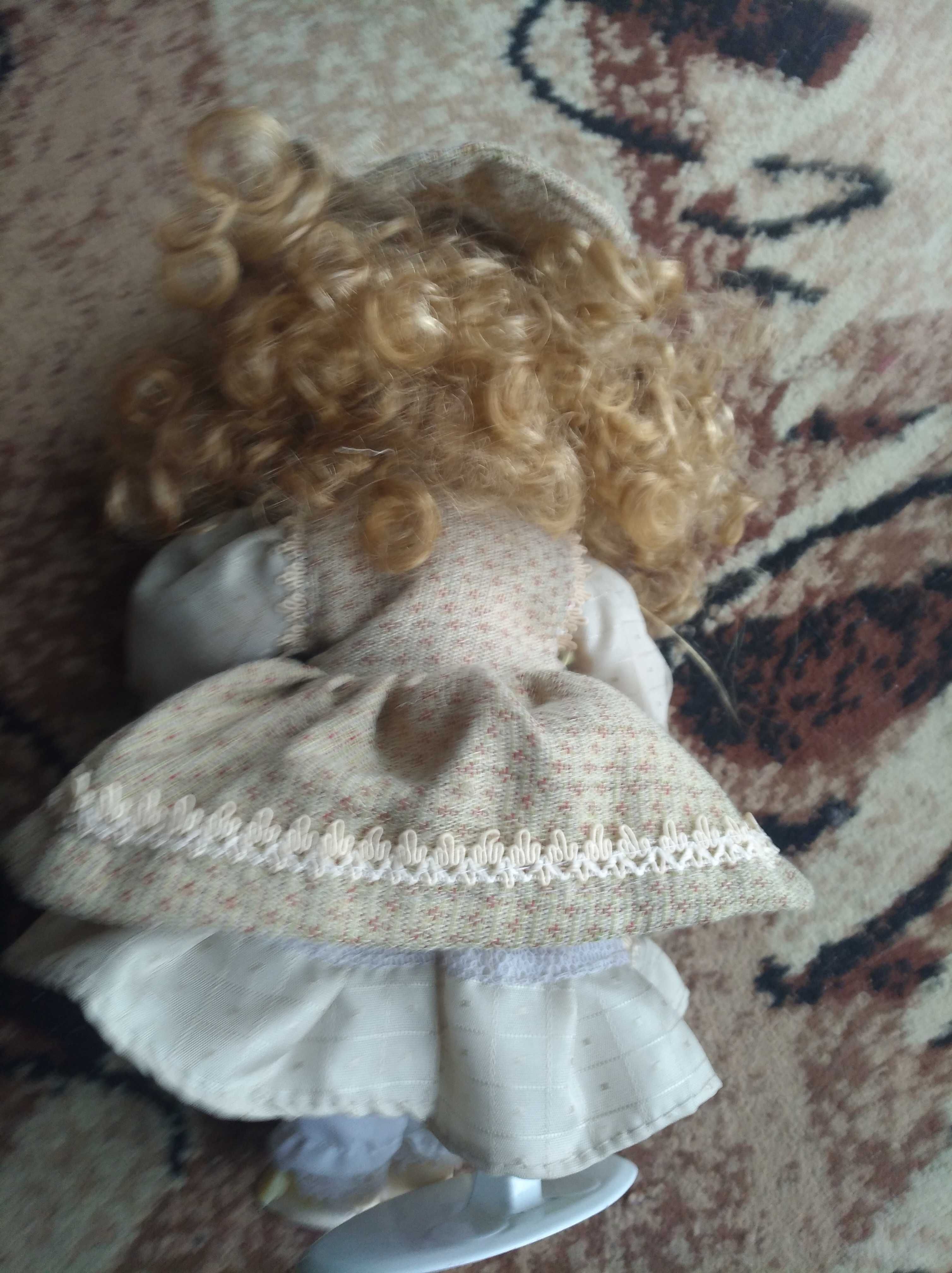 Lalka ozdobna porcelana