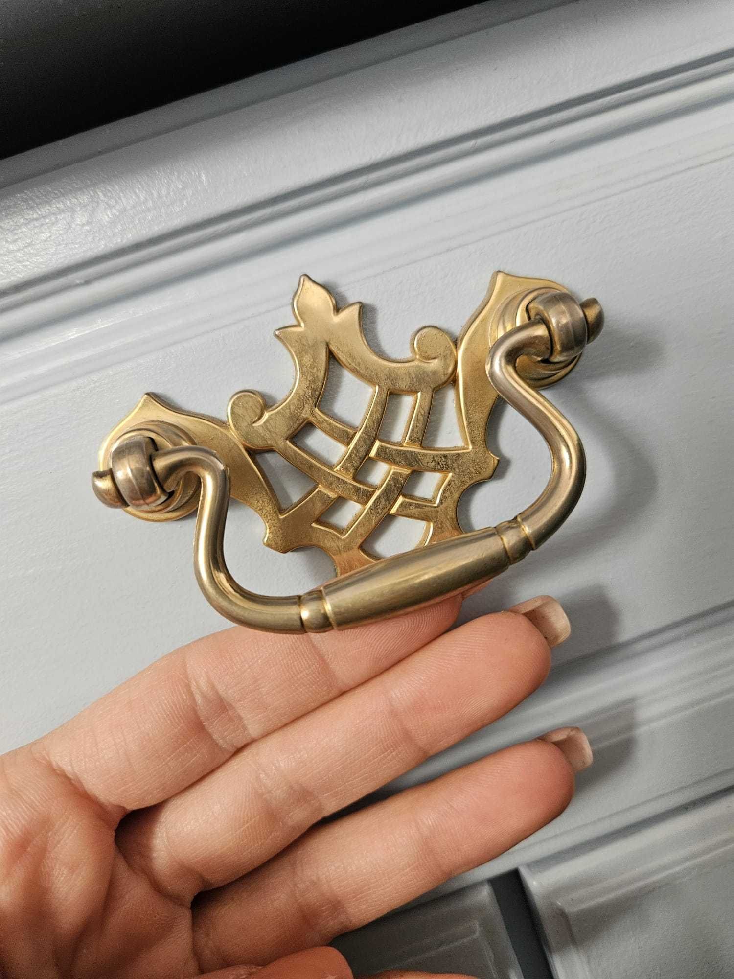 Witryna narożna Włoska shabby chic dębowa że światłem.