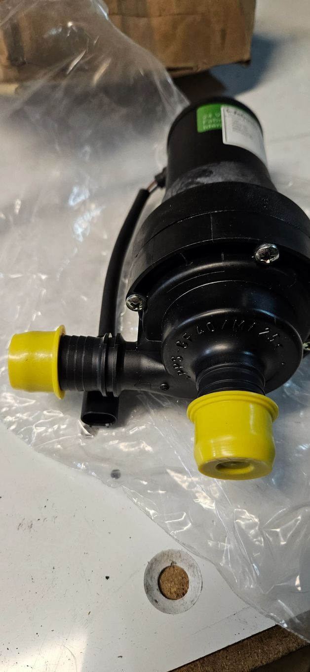 POMPA C.O. WEBASTO U4846 24V A0028357064 Mercedes