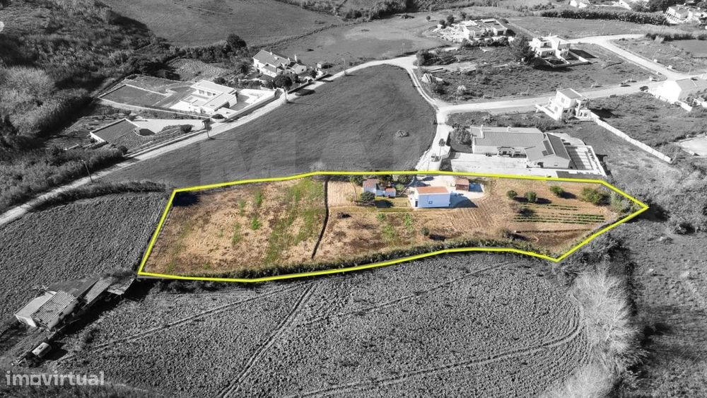 Terreno com casa e projeto para moradia térrea vista mar