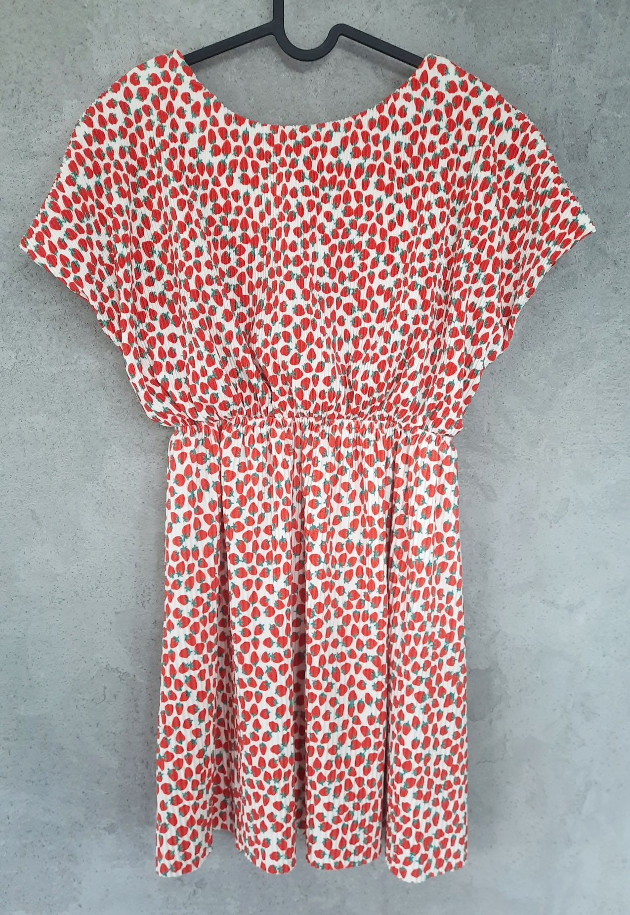 Letnia sukienka z odkrytymi plecami Zara 164