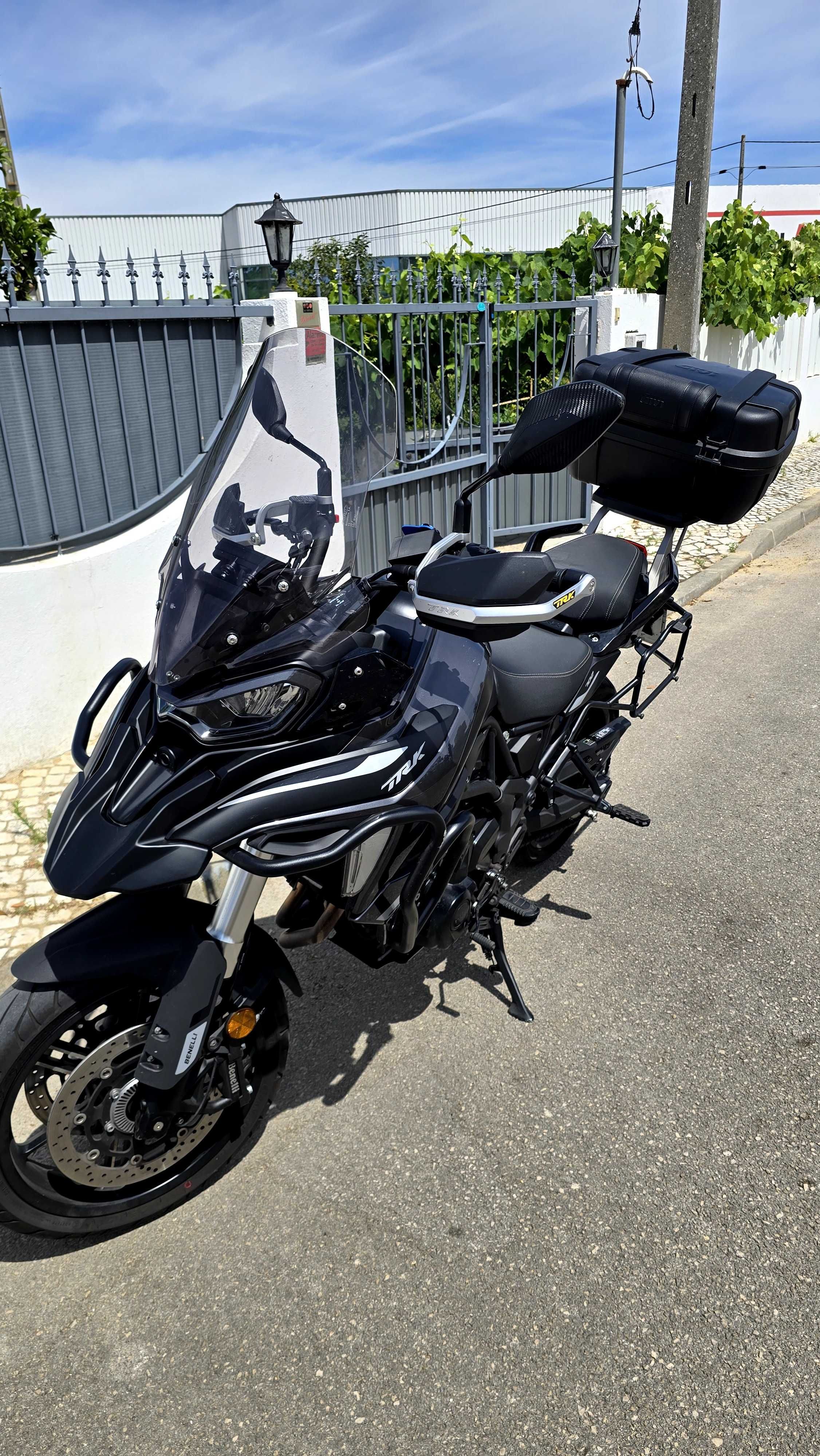 Benelli TRK 702 como nova