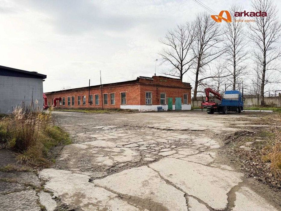 Пропонується до продажу виробничо - складський комплекс.
