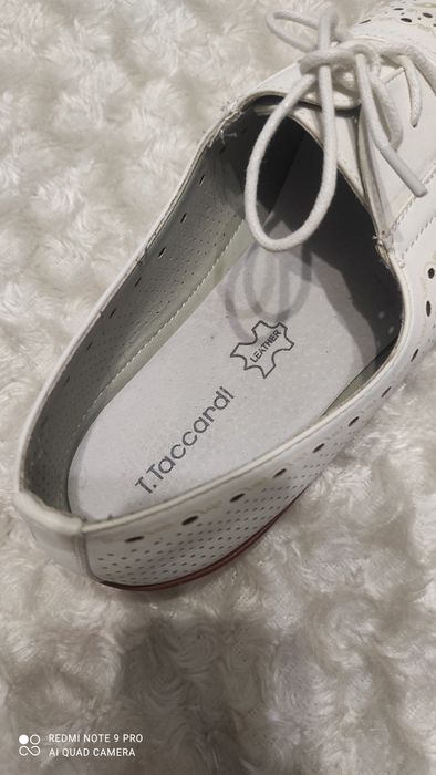 Продам туфли новые ,на шнурках