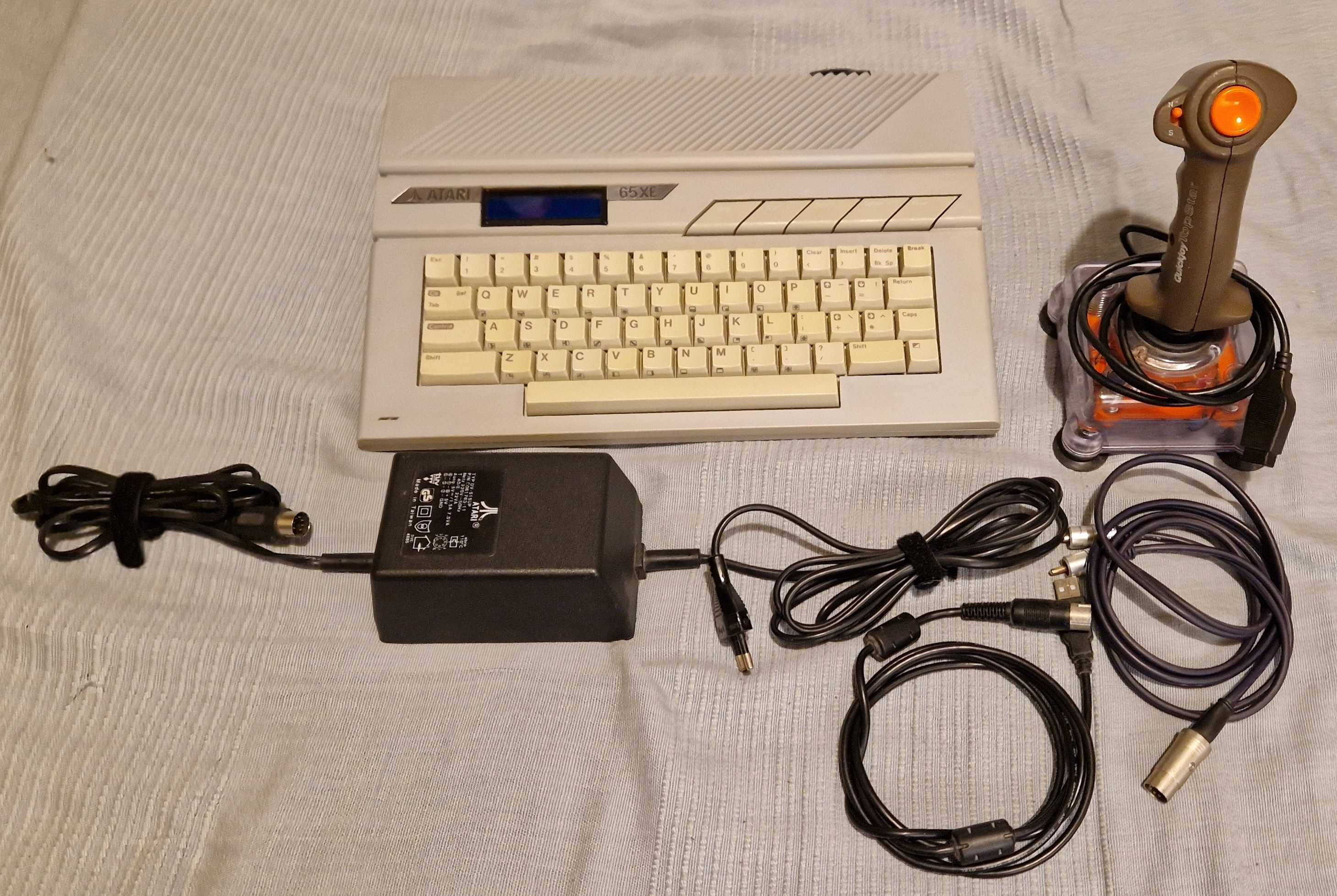 Atari 800XE, SIO2SD, zasilacz, joystick, kable