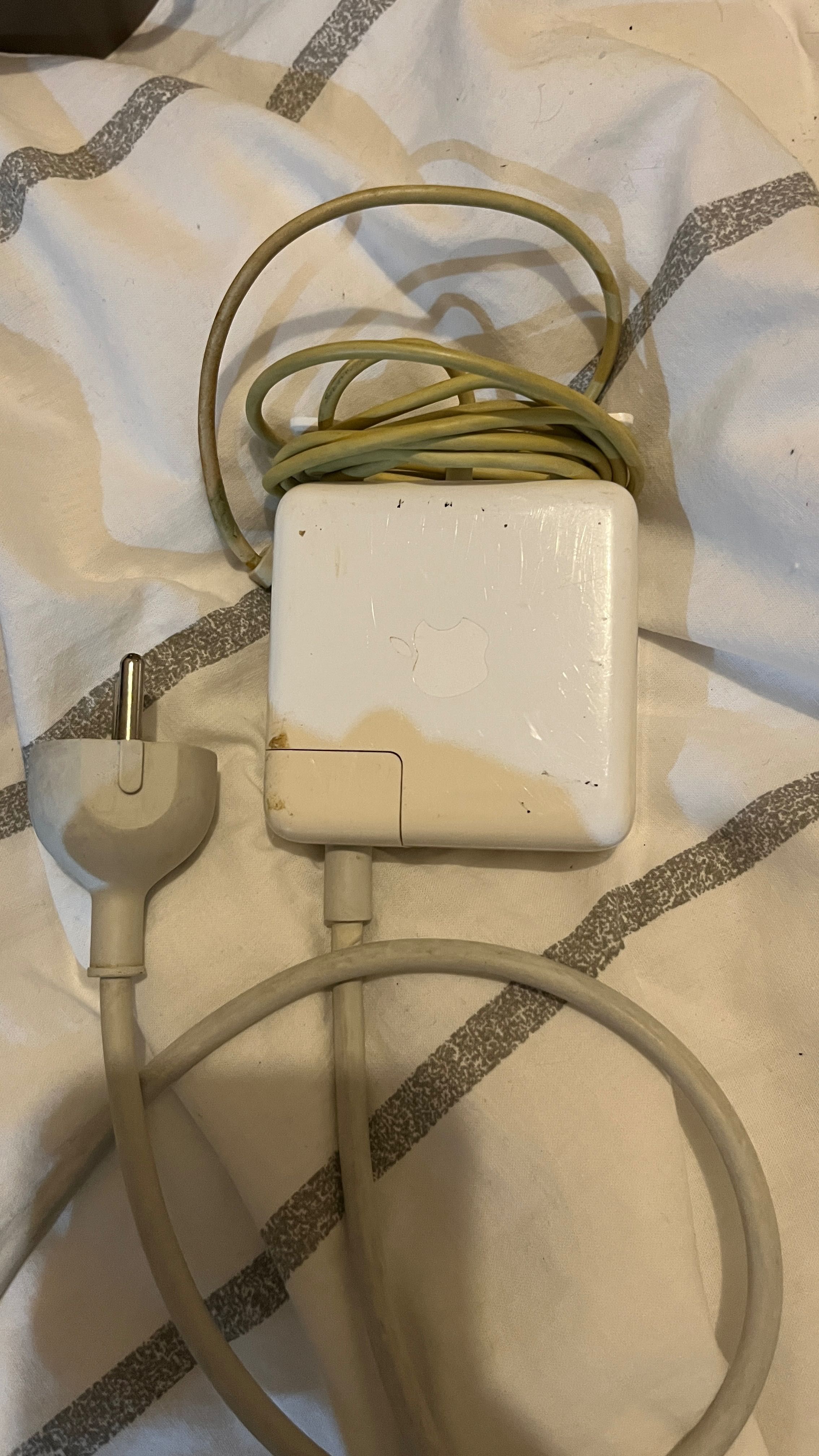 Carregador Apple 16,5V – Peças/Para Reparação