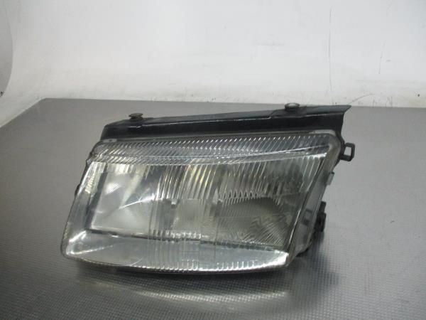 Ótica / farol esquerda VOLKSWAGEN Passat (3B2)