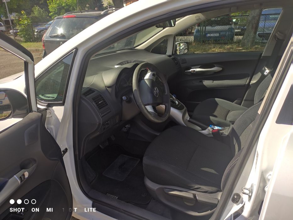 Toyota Auris 1.8 benzyna Hybrid super stan