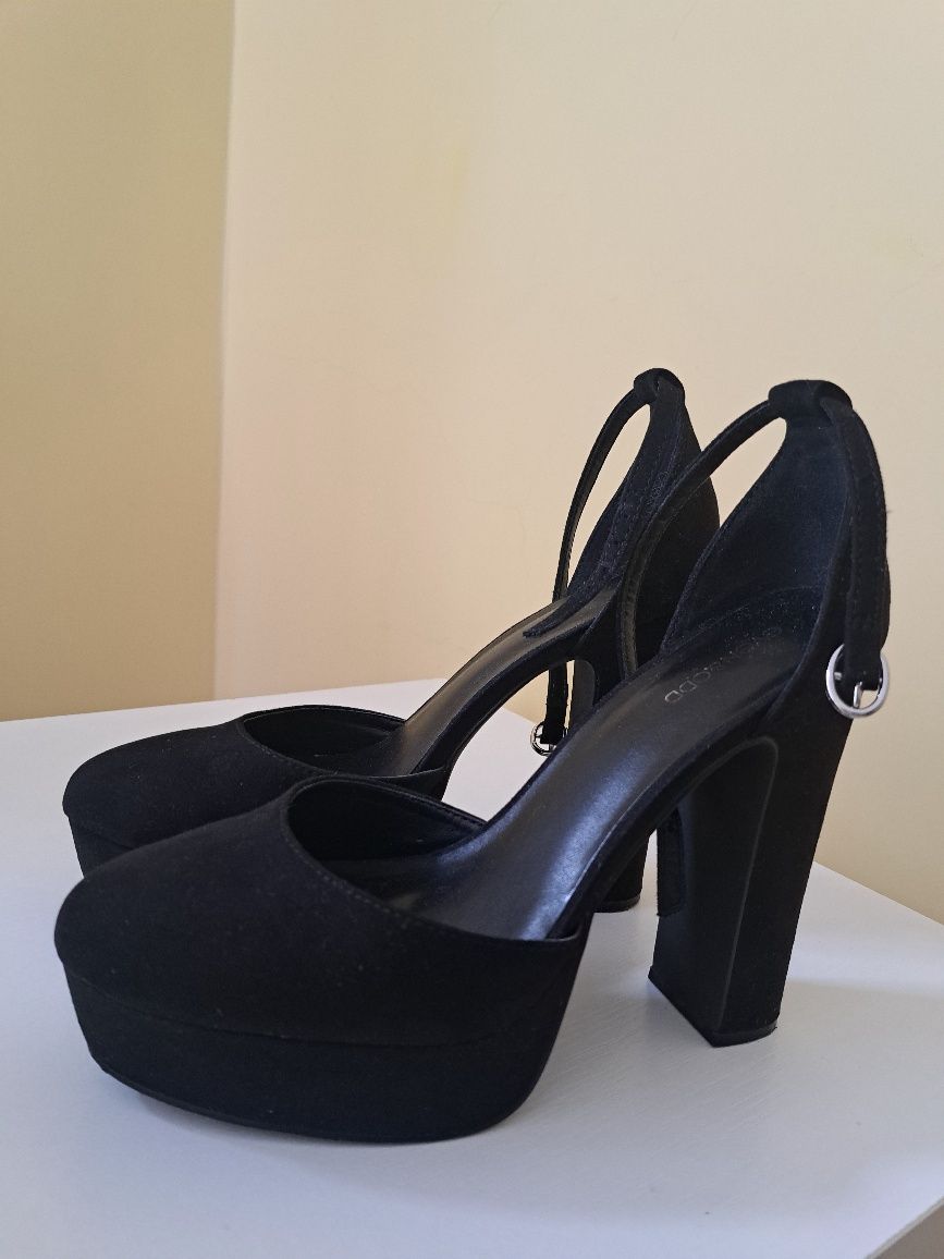 Buty na obcasie even&odd