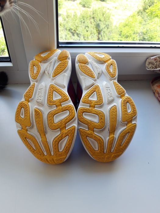 Кросівки Hoka Bondi 8