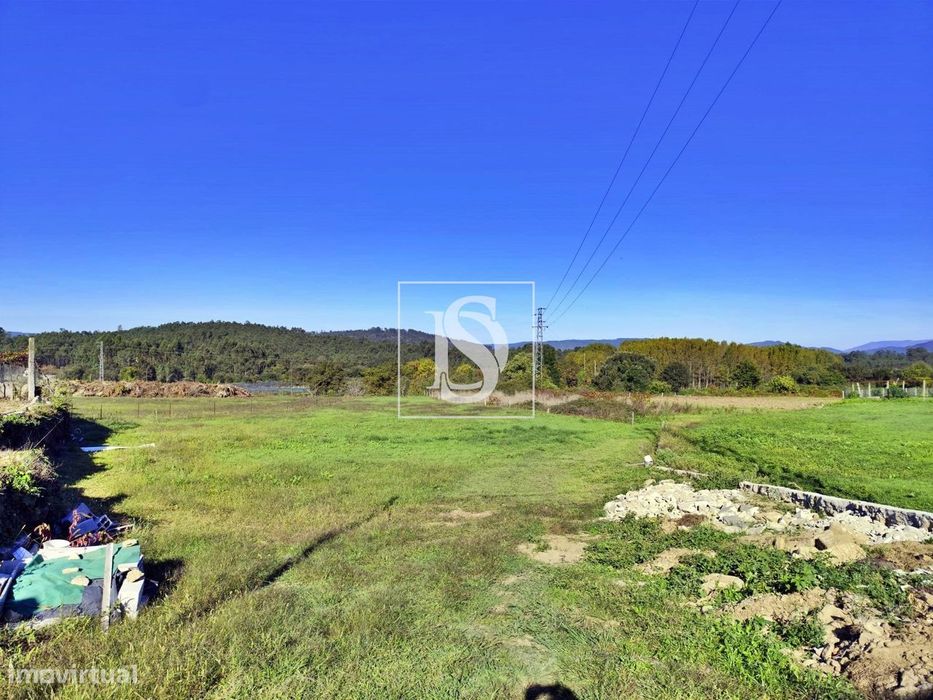 Terreno com área total 2158m2 em Barcelos