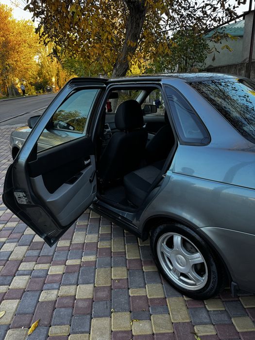 Lada Priora 2011 2170 люкс комплектация