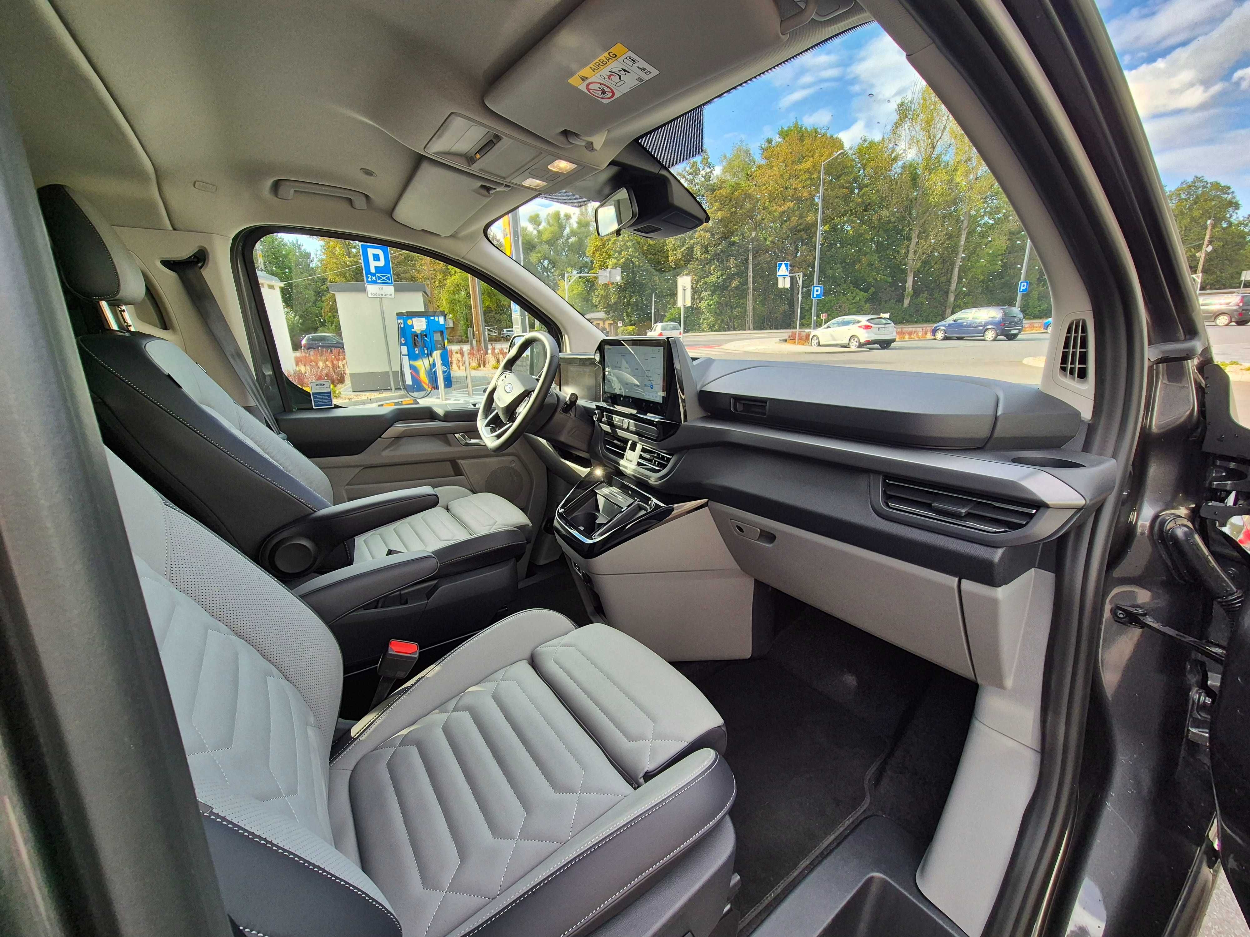 BUs Wynajem FORD Tourneo TITANIUM 2024 r  4x4