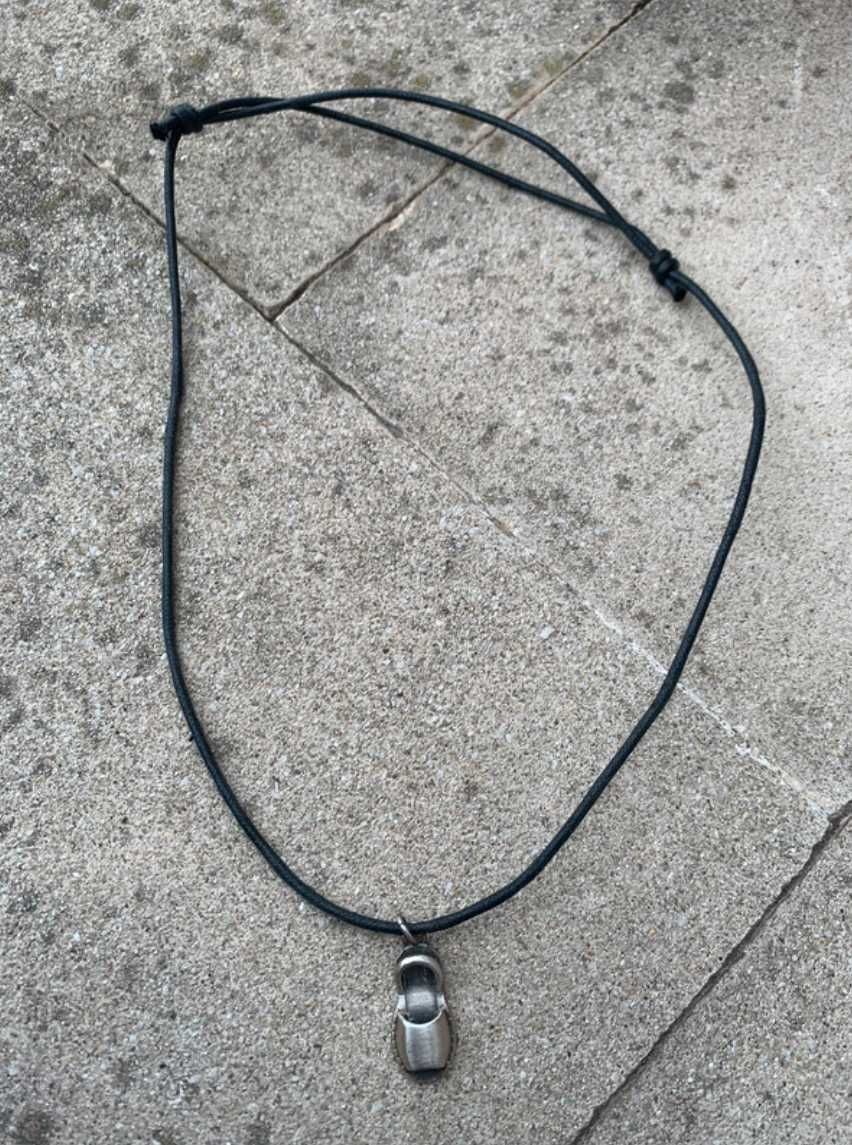 Colar preto de cabedal ajustável pingente sandália Artesanato Espanhol