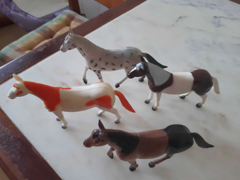 Conjunto 4 cavalos, em estado NOVO