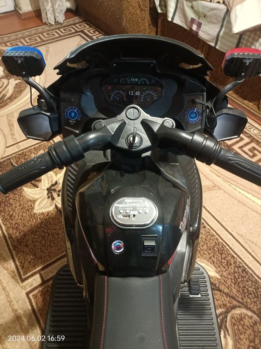 Мотоцикл з 2ма моторами трицикл дитячий Bambi