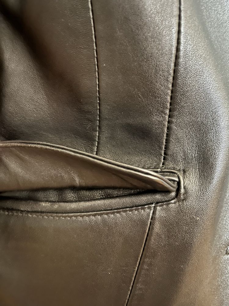 Чорний   шкіряний   піджак   класичного    пошиву