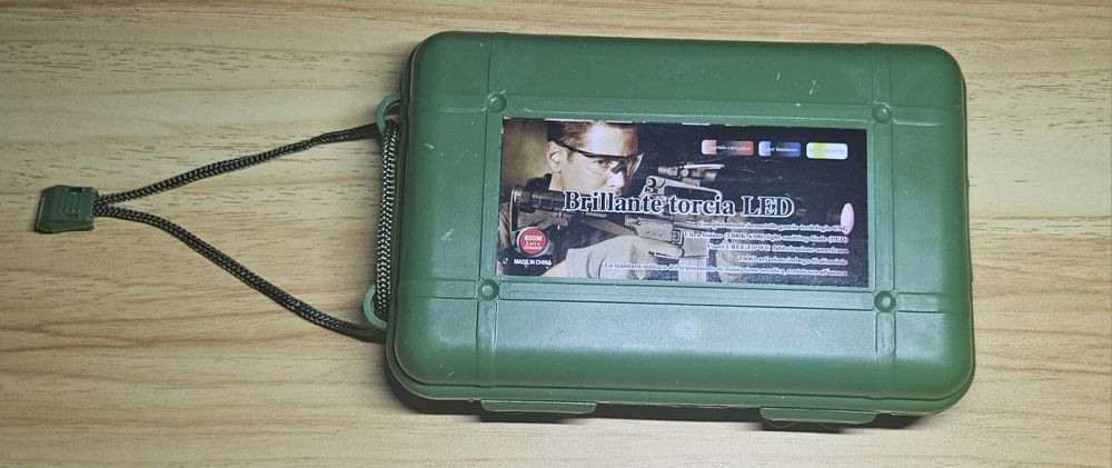 Тактический фонарь