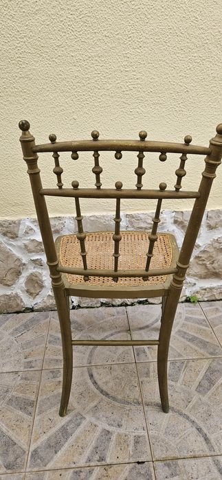 Cadeira de madeira antiga