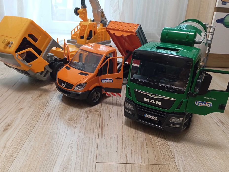 Продам іграшки bruder