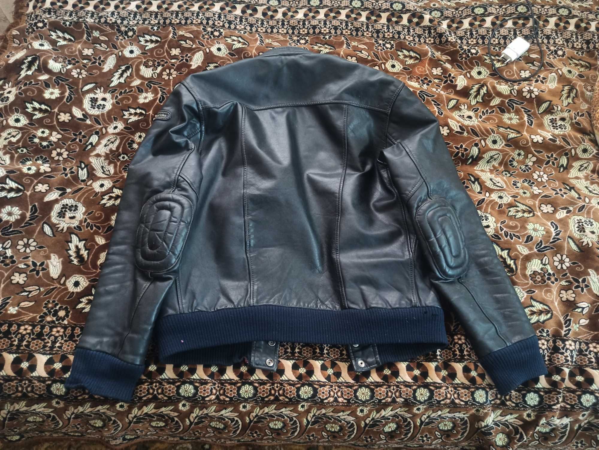 Куртка байкерская кожаная