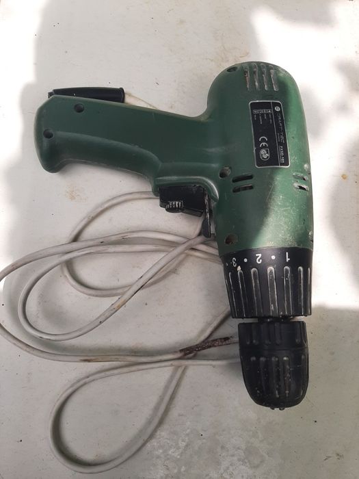 Электрический шуруповерт