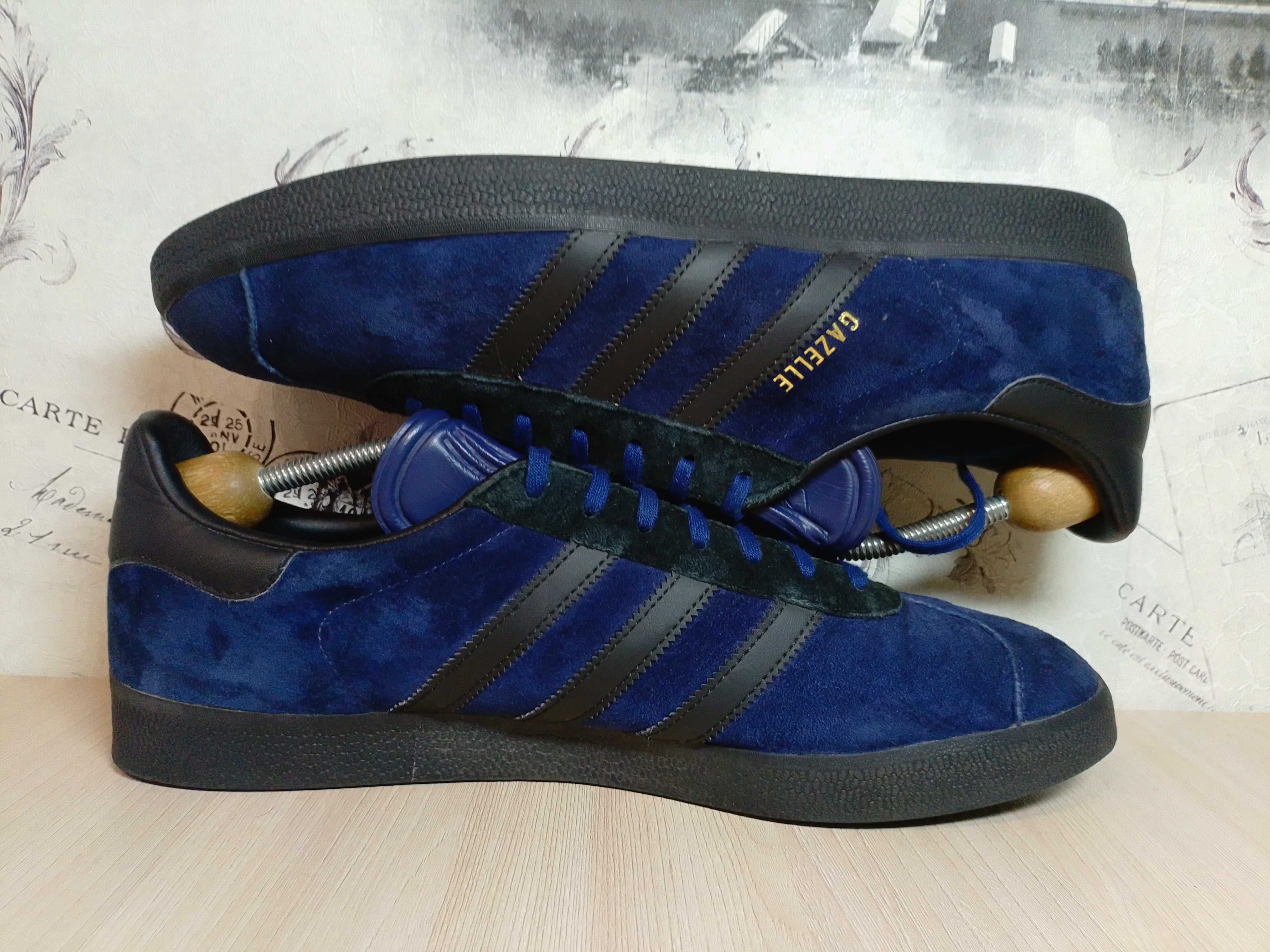 - Adidas Gazelle