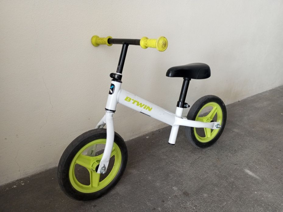 Bicicleta de aprendizagem criança