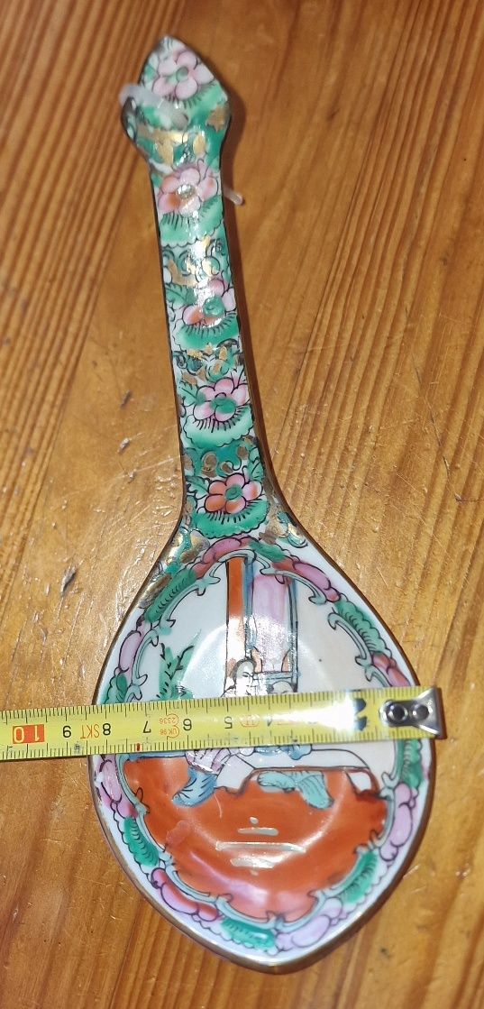 Grande Colher em Porcelana Chinesa Família Rose Medallion Antiga 22cm