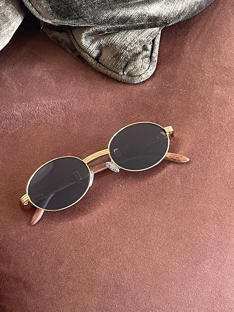 Oculos de sol ovais novos