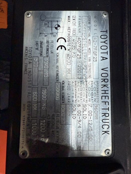 Vendo empilhador Toyota 25 - 1600Horas