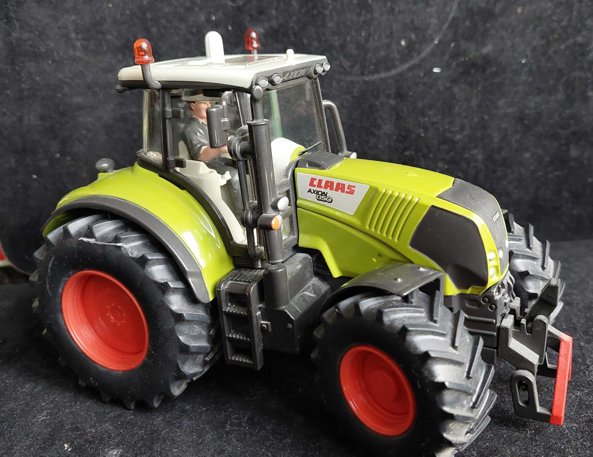 Siku 3280 ciągnik Claas Axion 950  1:32