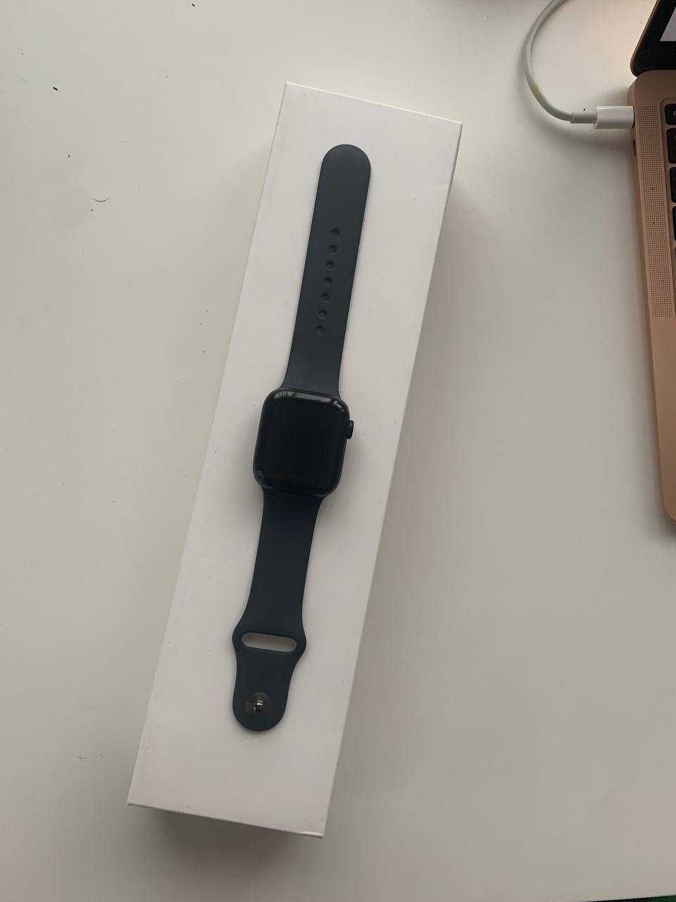 NEW Apple Watch 8 Series 41mm (S/M band)