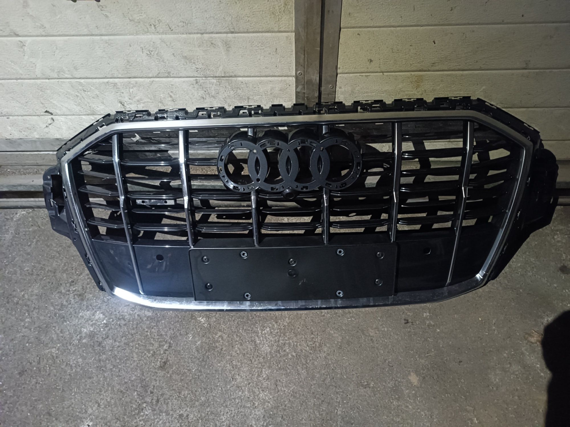 Grill atrapa audi Q7